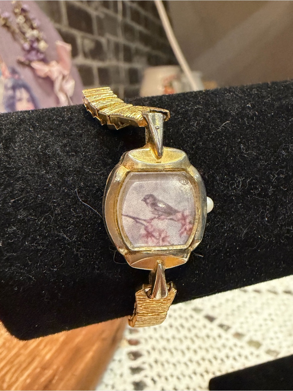 Gold Tone Bird Motif Bracelet